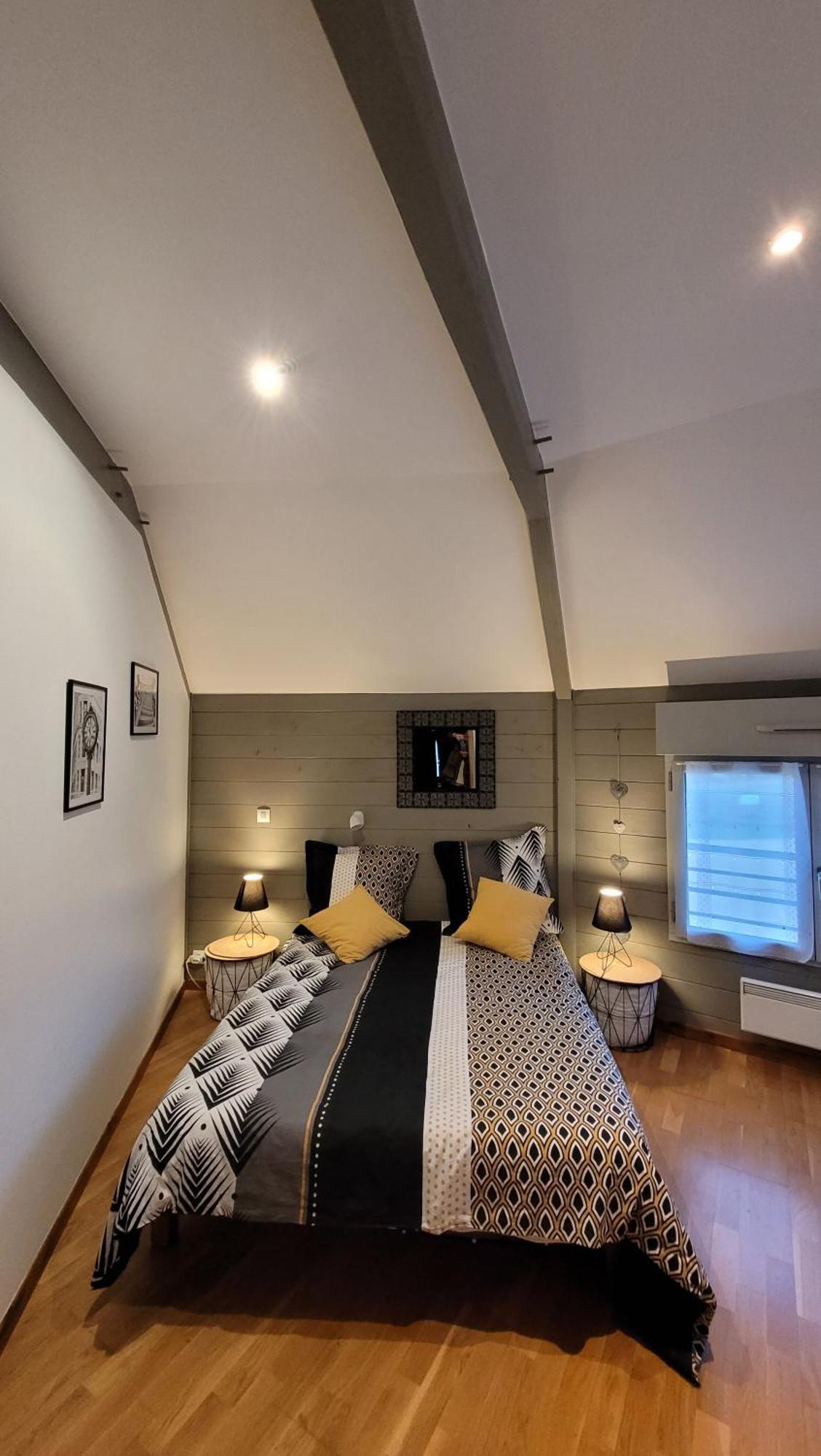 La Maison Ronde Et Ses 2 Cahutes Monthoiron Bagian luar foto