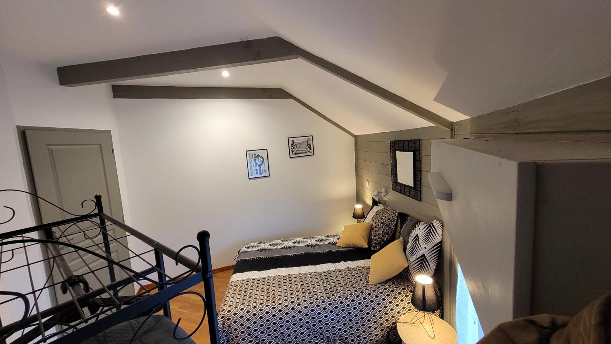 La Maison Ronde Et Ses 2 Cahutes Monthoiron Bagian luar foto