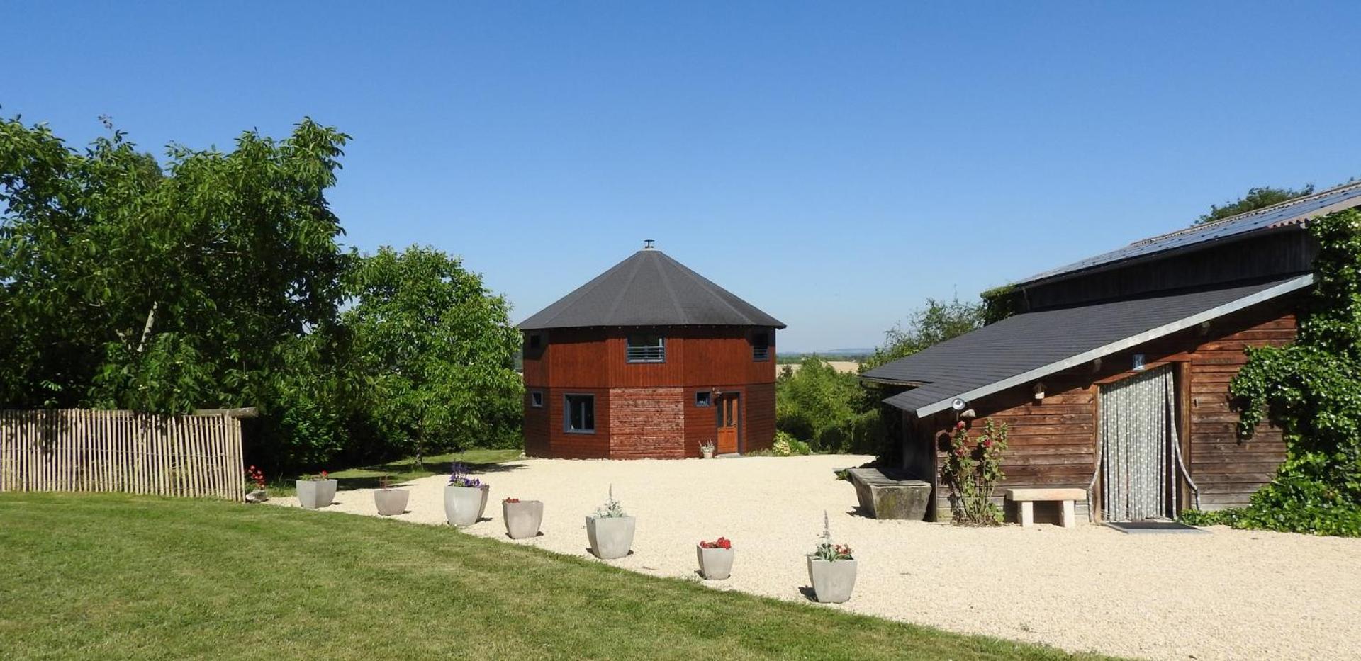 La Maison Ronde Et Ses 2 Cahutes Monthoiron Bagian luar foto