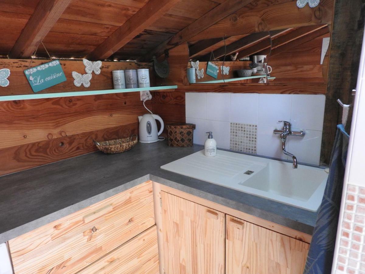 La Maison Ronde Et Ses 2 Cahutes Monthoiron Bagian luar foto